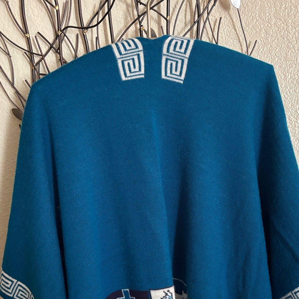 Teal and White Patterned overlay - Picture 8 of 9
